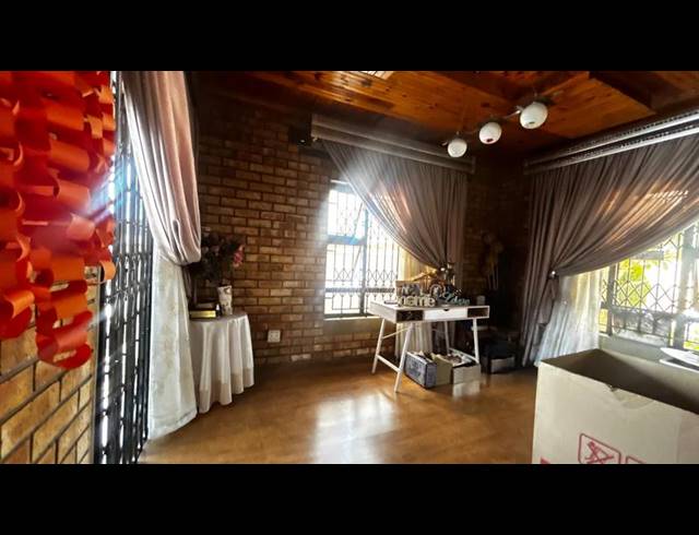 3 BEDROOM HOUSE FOR SALE IN BRACKENHAM